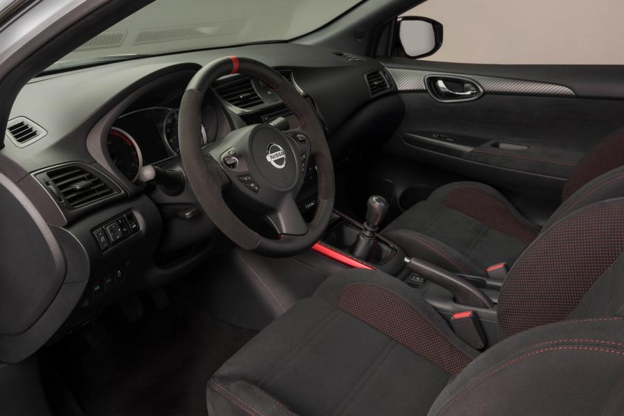 Интерьер Nissan Sentra Nismo (B17) 2016 года  (фото 33 из 45)
